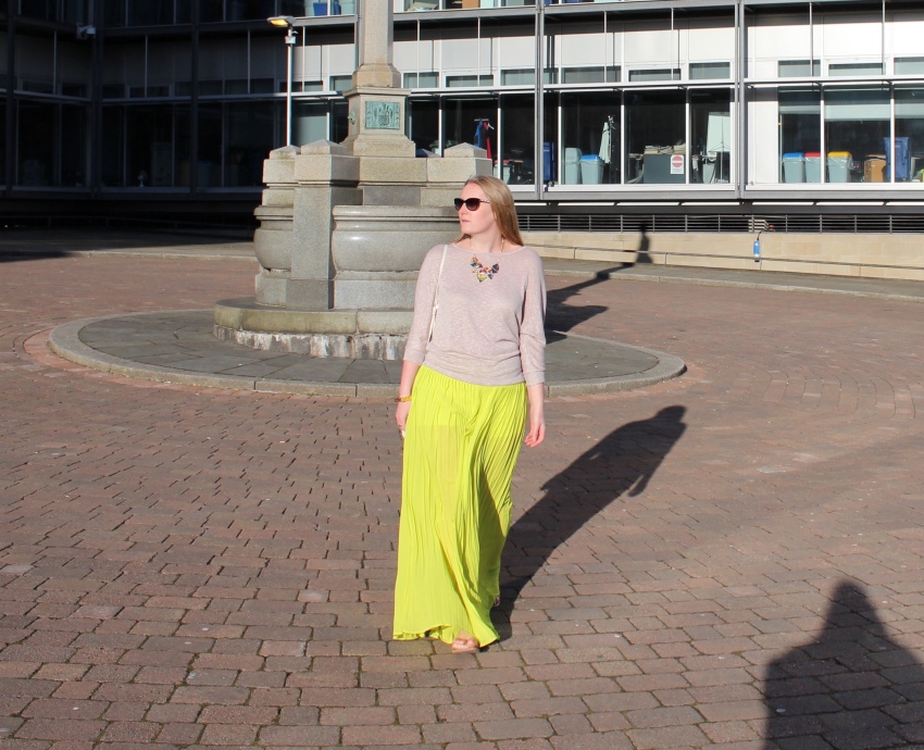 Chartreuse-chiffon-flares-summer-outfit
