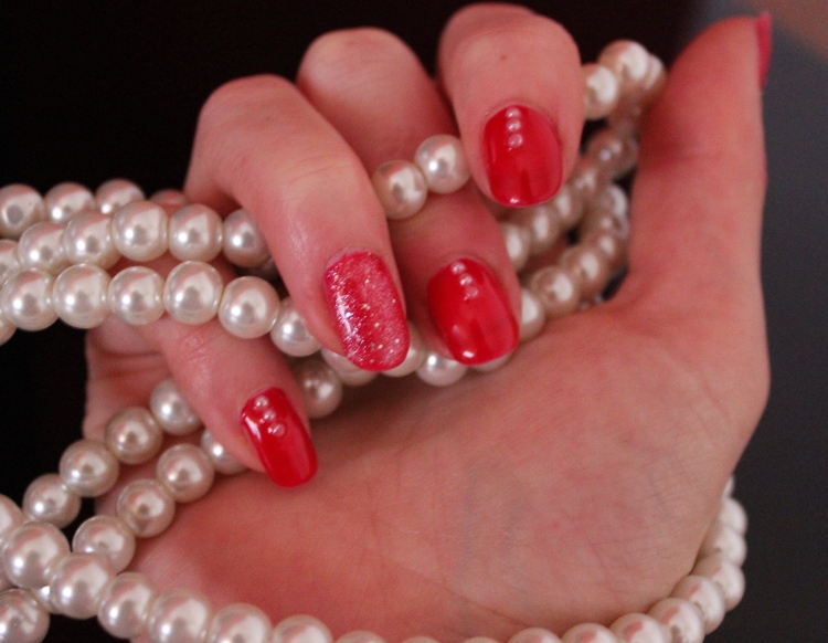 Red-gloss-pearl-nail-art-tutorial
